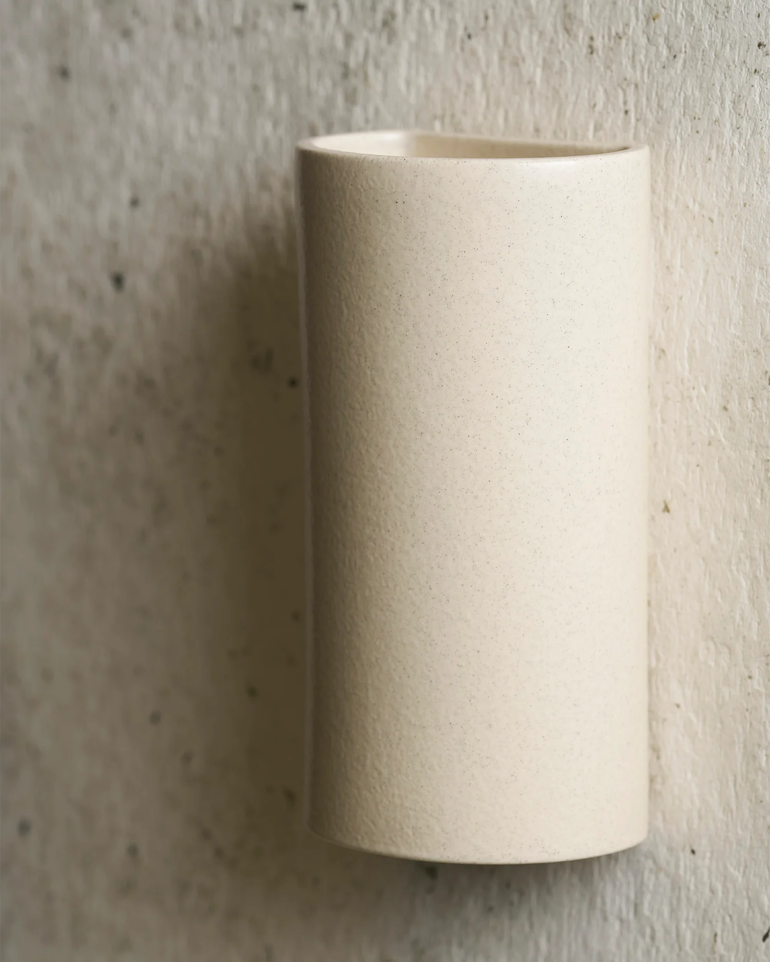 Curve Ceramic Wall Light / Poppyseed
