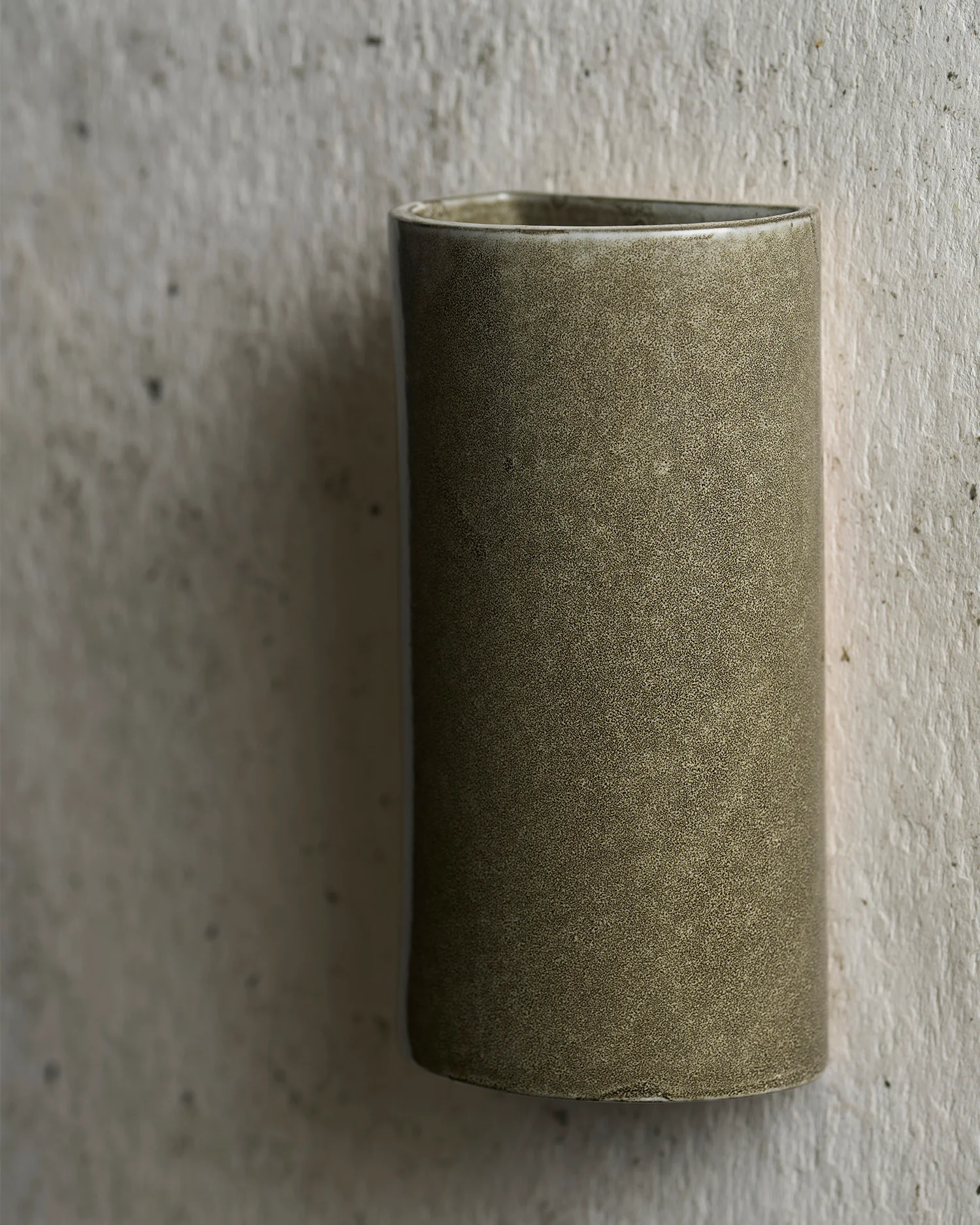 Curve Ceramic Wall Light / Rivergum